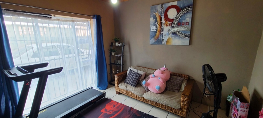 4 Bedroom Property for Sale in Sunbird Park Western Cape